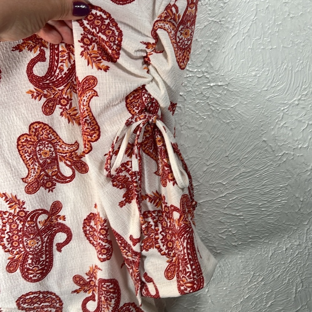 COMO Short Sleeve Paisley Top with Side Gather PXL - Picture 5 of 8